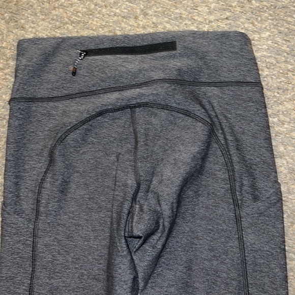 Lululemon crop leggings. 4 - Picture 8 of 12